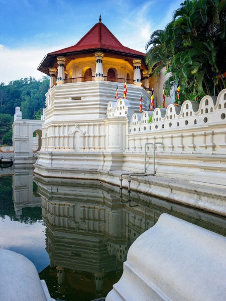Kandy - The palace where Buddha's tooth relic resides